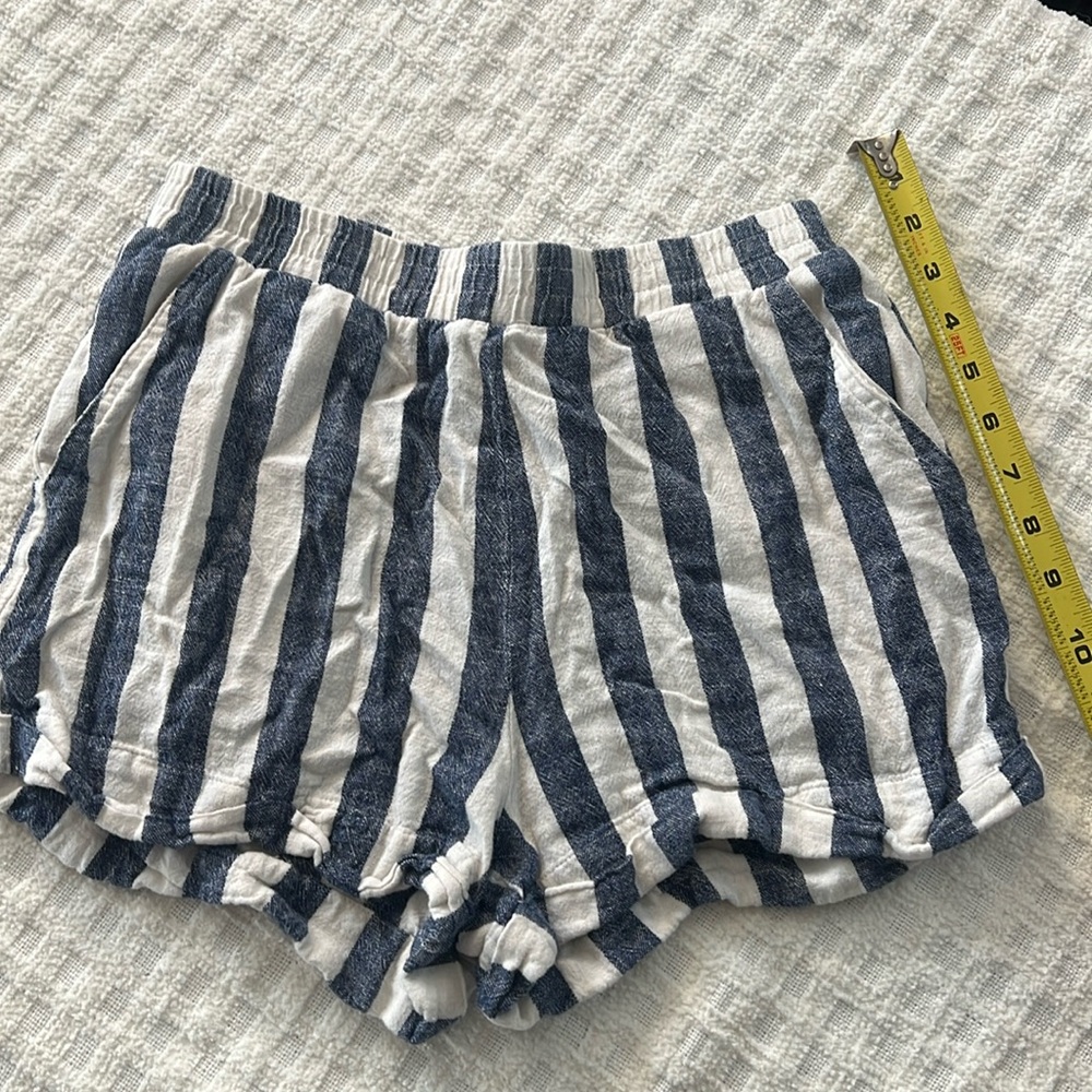 Linen striped shorts